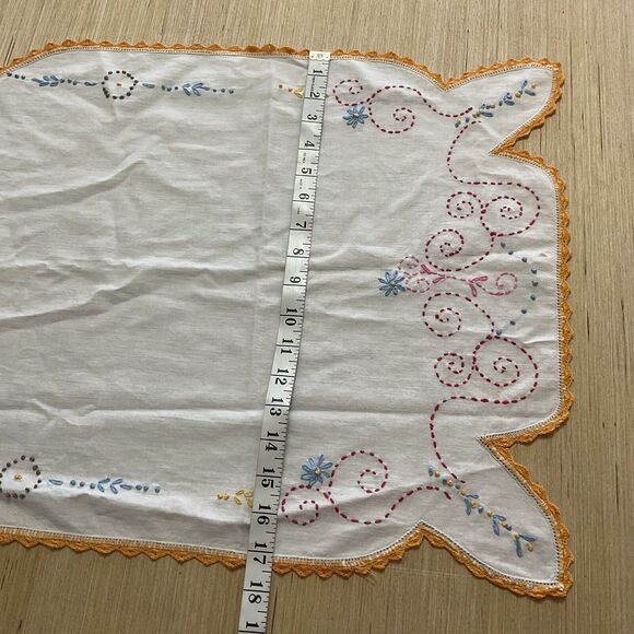 Doily Hand Sewn Embroidery Crochet Flowers Scallop Edge 17”x 41" Cottagecore - Picture 4 of 4
